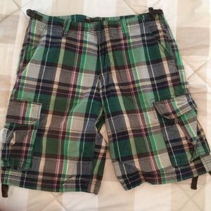 EUC mens Old Navy plaid cargo shorts